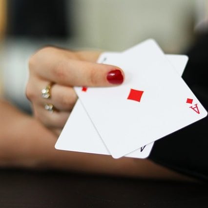 berapa banyak kartu di tangan dalam poker